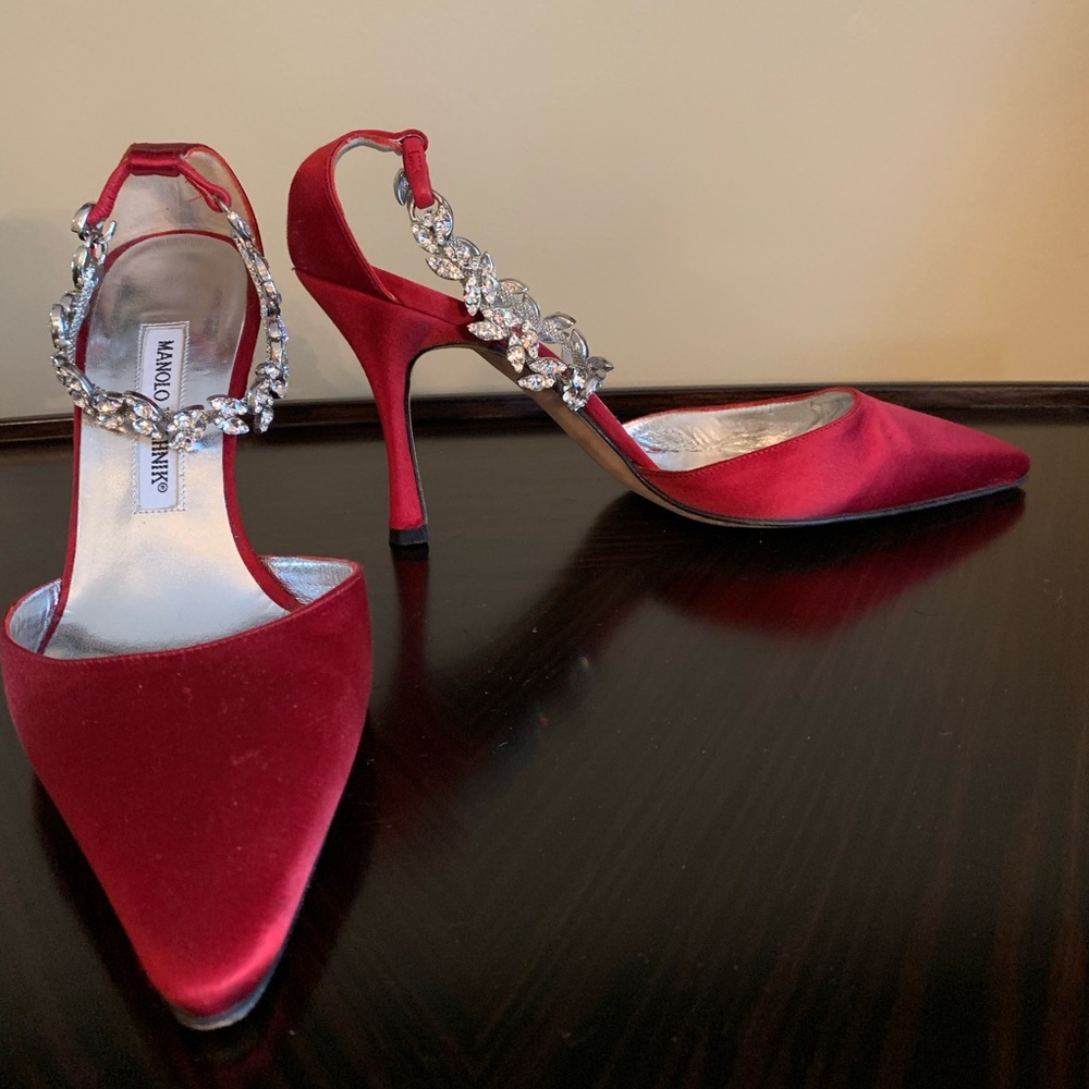 Manolo Blahnik red satin pumps 38.5 crystal strap